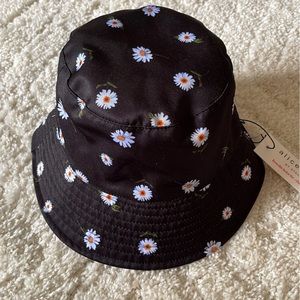 Reversible bucket hat